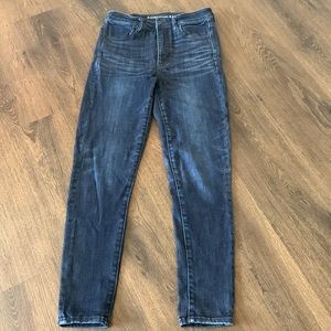 American Eagle Women’s Size 4 Short Skinny Jeans